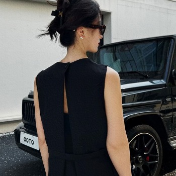 虎纹皱黑色连衣裙新款茶歌法式倒短精致长裙